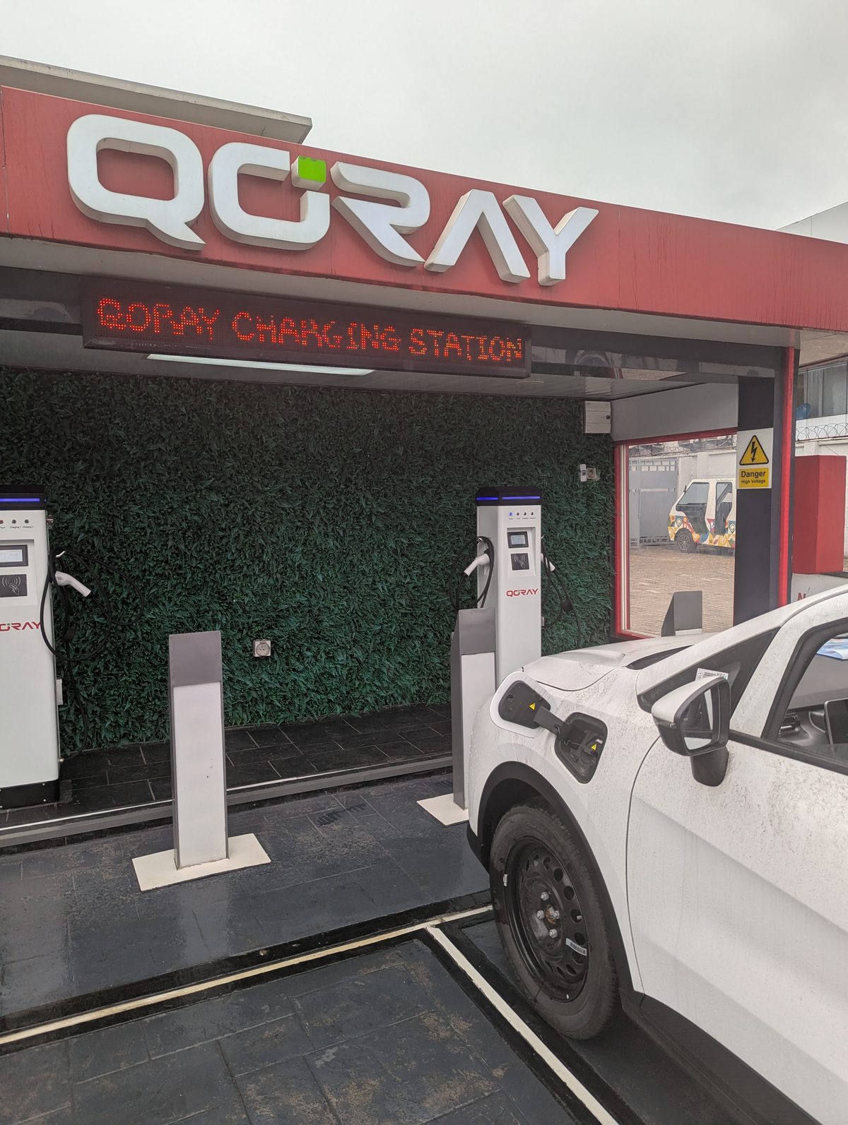 QORAY charging station
